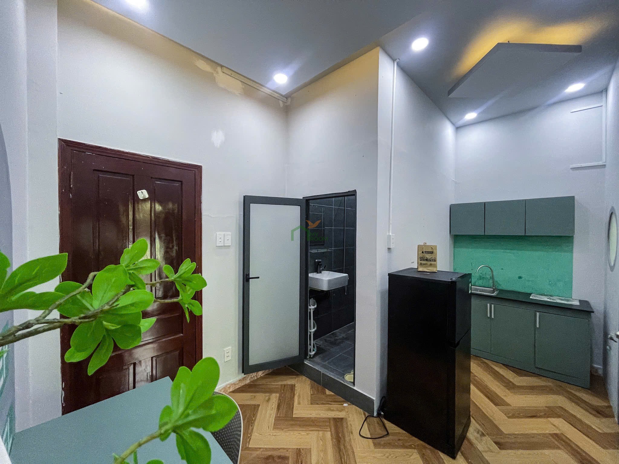 Ảnh MR112 - 307, Phòng khu vực sân sau, gần cầu thang bộ, rộng, thoáng mát